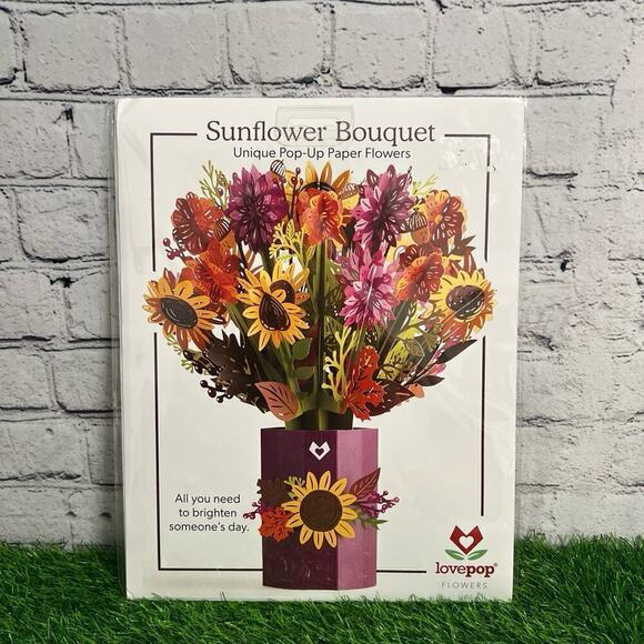Lovepop Sunflower Paper Bouquet‎ - Picture 1 of 3